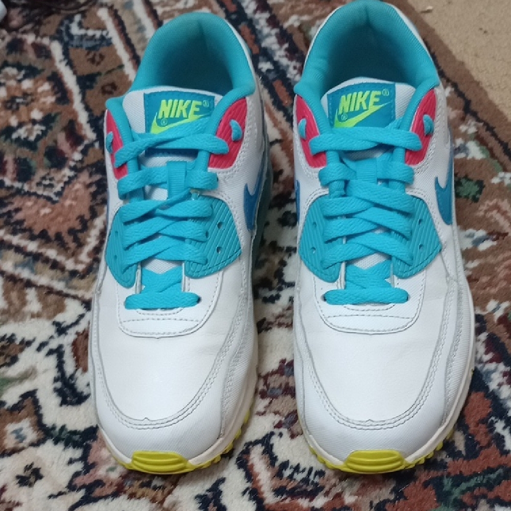 NWOT NIKE AIR MAX ATHLETIC SNEAKERS. Great Support For All Athletic Activities